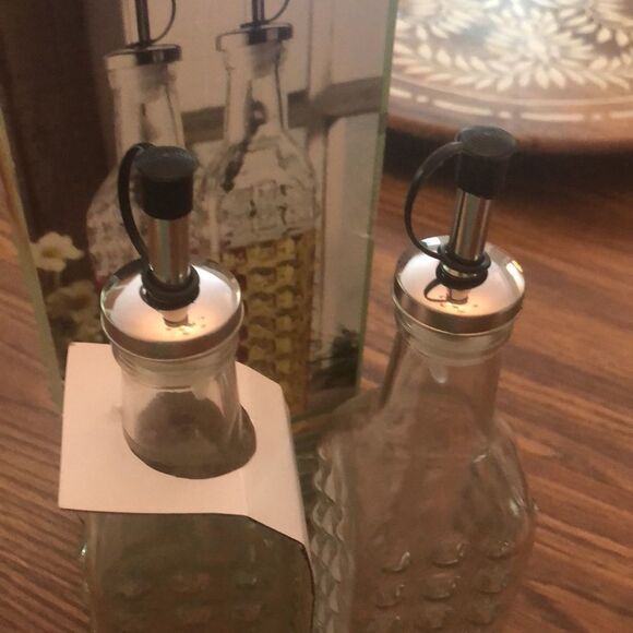 Oil & Vinegar Cruet, Kitchen Elements, Home Essentials and beyond…new in box! - Picture 4 of 5